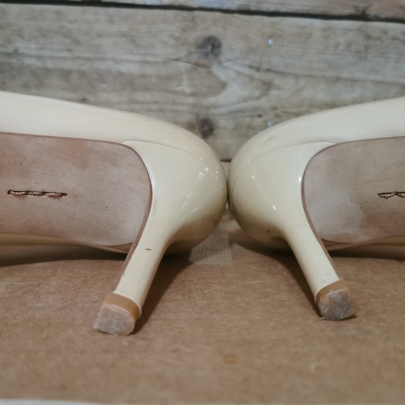 Vince Camuto Patent Beige Sariah Heels size 6.5 - Picture 6 of 14